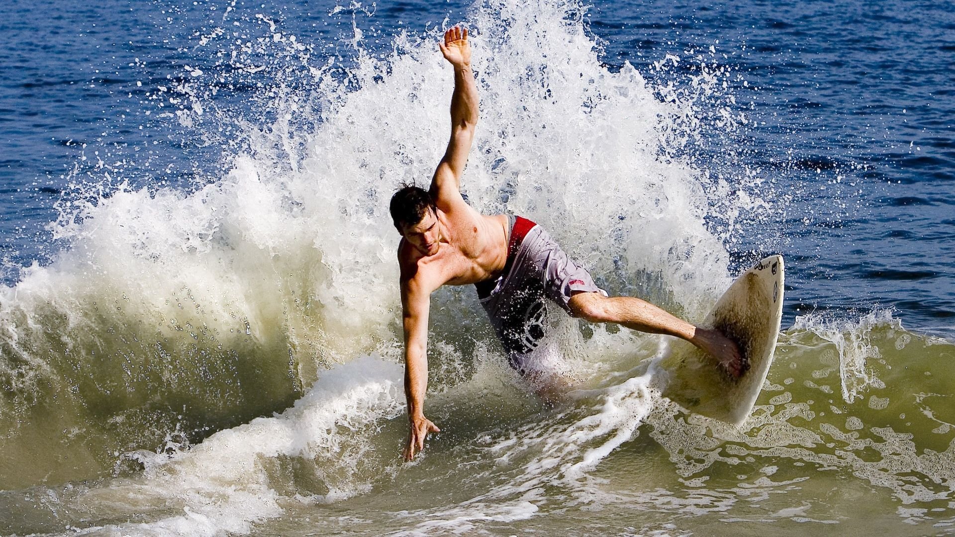 新西兰女子橄榄球队崭露头角，成为全球新兴力量，新西兰女子篮球队